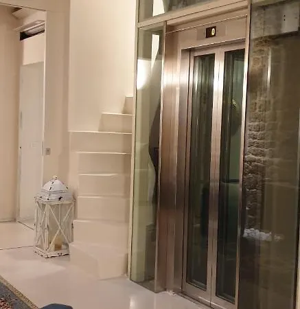 Luxury Tower House By Arno River In Pisa *
